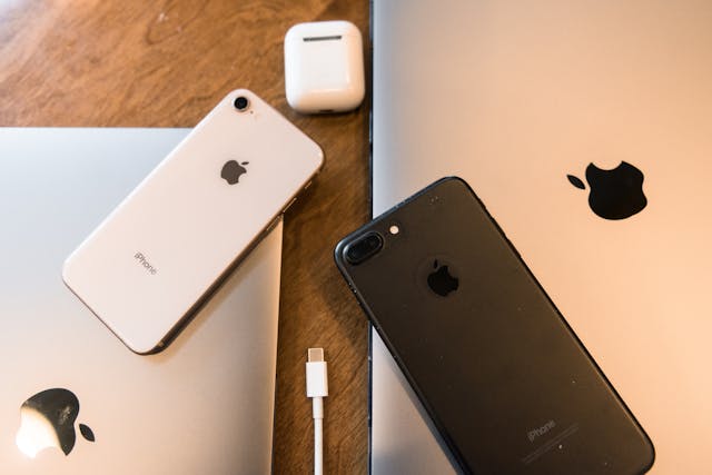 iphone telefony